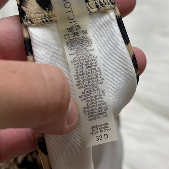 Victorias Secret Bikini Top Swimsuit - Picture 4 of 5